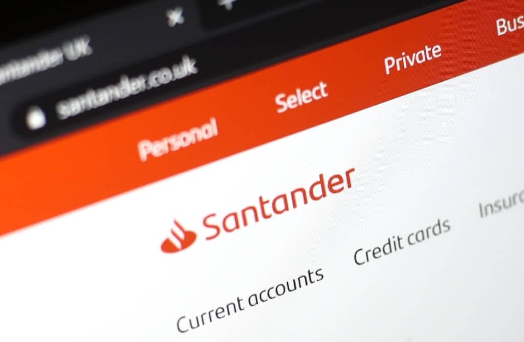 Puedes abrir la cuenta Smart de Santander desde la p´gaina web. 