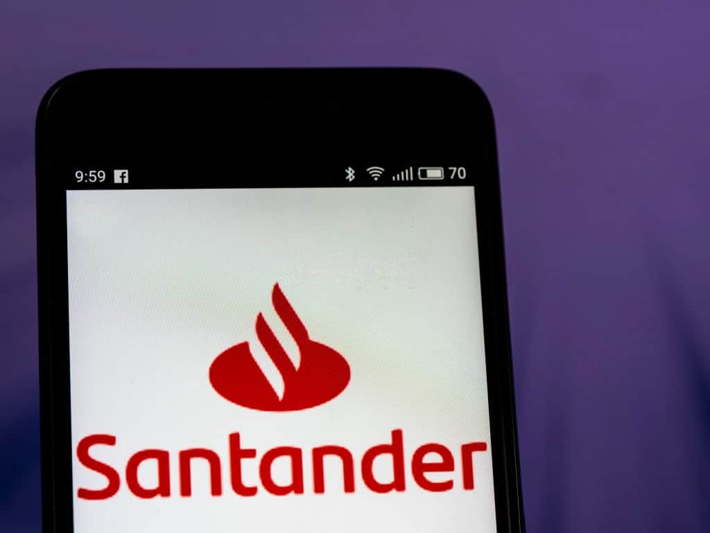Con la cuenta Smart de Santander puedes retirar en todos los cajeros de la entidad. 